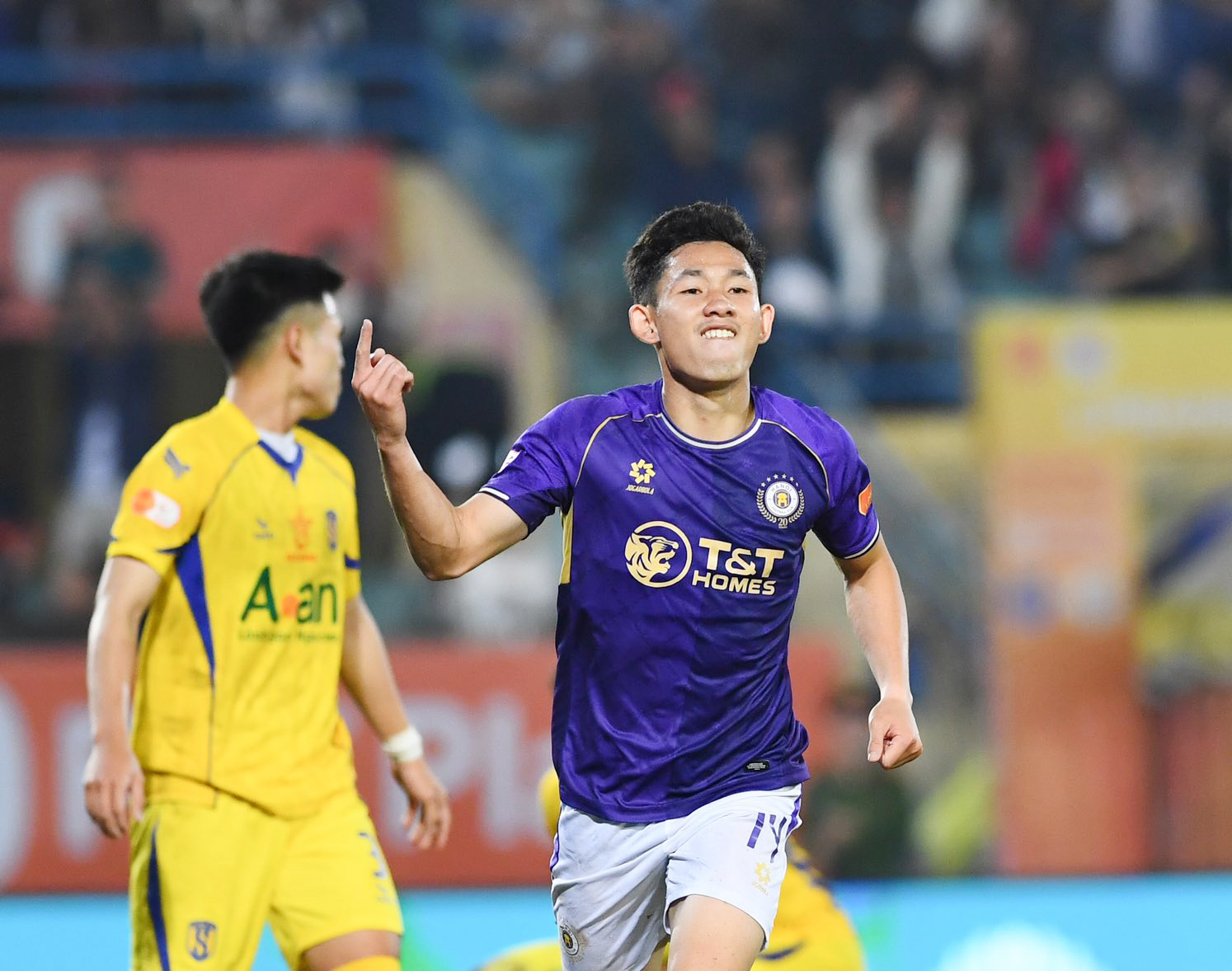 Vòng 16 V-League 2025-2026: Hà Nội FC đại thắng Sông Lam Nghệ An

